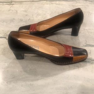 Classy, European multicolored authentic leather pumps.